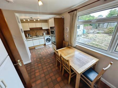 3 bedroom Detached house to let in Eaton Bray