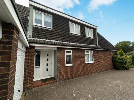 3 bedroom Detached house to let in Eaton Bray