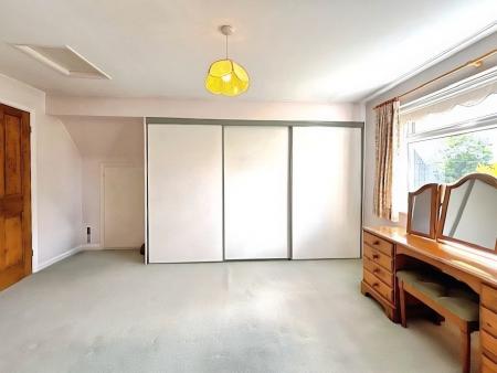 3 bedroom Detached house to let in Eaton Bray