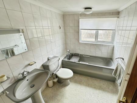 3 bedroom Detached house to let in Eaton Bray