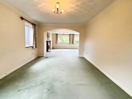 3 bedroom Detached house to let in Eaton Bray