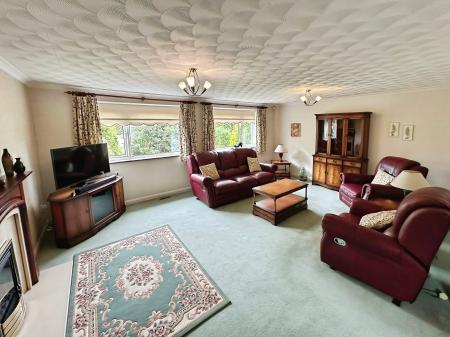 3 bedroom Detached house to let in Eaton Bray