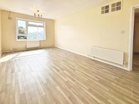 2 bedroom Flat for sale in Whipperley Ring, Luton, LU1