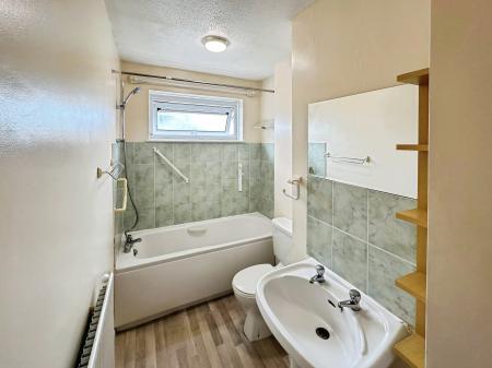 2 bedroom Flat for sale in Whipperley Ring, Luton, LU1