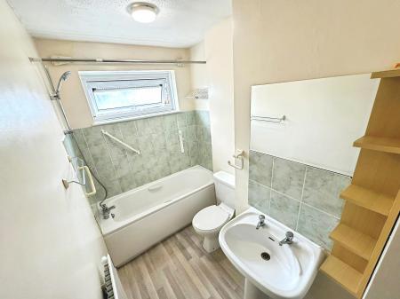 2 bedroom Flat for sale in Whipperley Ring, Luton, LU1