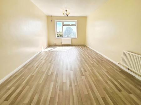 2 bedroom Flat for sale in Whipperley Ring, Luton, LU1