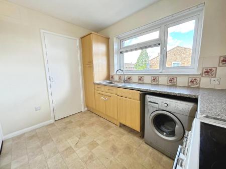 2 bedroom Flat for sale in Whipperley Ring, Luton, LU1