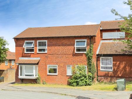 1 bedroom Flat to let in Plaiters Way, Dunstable, LU5
