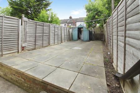 2 bedroom Terraced House to let in Clifton Road, Dallow Area, Luton, LU1