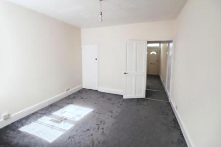 2 bedroom Terraced House to let in Clifton Road, Dallow Area, Luton, LU1