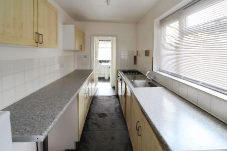 2 bedroom Terraced House to let in Clifton Road, Dallow Area, Luton, LU1