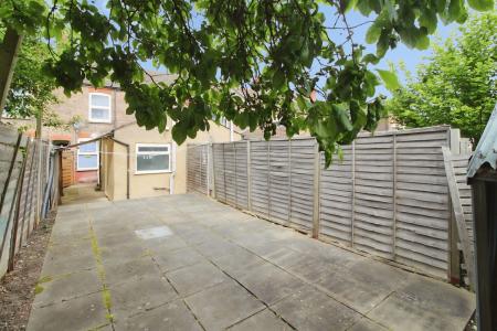 2 bedroom Terraced House to let in Clifton Road, Dallow Area, Luton, LU1