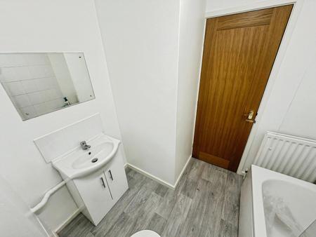 2 bedroom Terraced House to let in Lancing Road, Wigmore, Luton, LU2