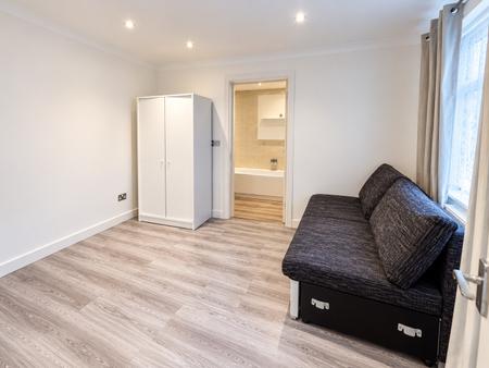 1 bedroom Flat to let in Clarendon Road, Warden Hill, Luton, LU2