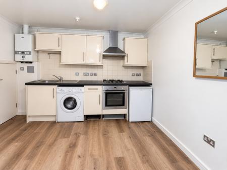 1 bedroom Flat to let in Clarendon Road, Warden Hill, Luton, LU2