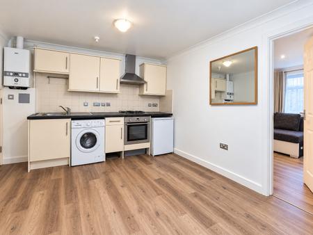 1 bedroom Flat to let in Clarendon Road, Warden Hill, Luton, LU2