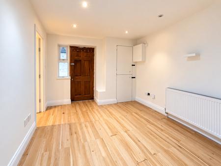 1 bedroom Flat to let in Napier Road, Farley Hill, Luton, LU1