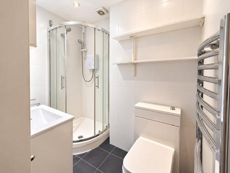 1 bedroom Flat to let in Napier Road, Farley Hill, Luton, LU1