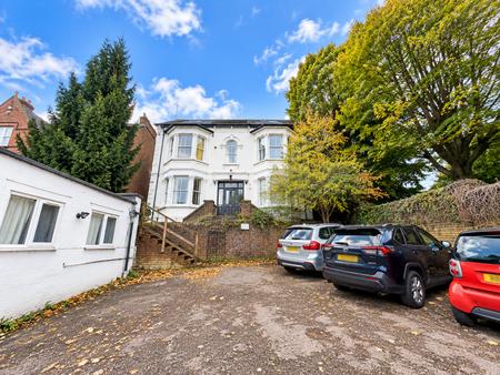 1 bedroom Flat to let in Napier Road, Farley Hill, Luton, LU1
