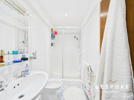 4 bedroom Apartment for sale in Parkway, Wilmslow, SK9