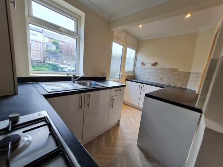 2 bedroom Terraced House to let in Newton Street, Macclesfield, SK11