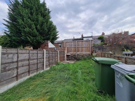 2 bedroom Terraced House to let in Newton Street, Macclesfield, SK11