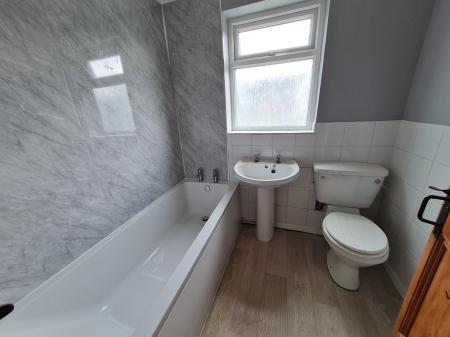 2 bedroom Terraced House to let in Newton Street, Macclesfield, SK11