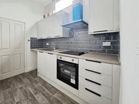 2 bedroom Flat to let in Weston Square, Macclesfield, SK11