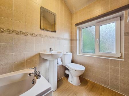 3 bedroom Semi-detached house to let in Kingsway, Bollington, SK10