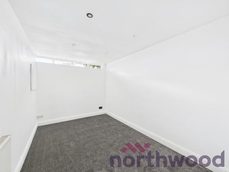 4 bedroom Detached house to let in Rugby Drive, Macclesfield, SK10