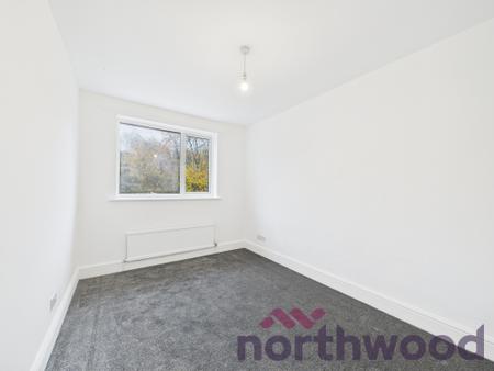 4 bedroom Detached house to let in Rugby Drive, Macclesfield, SK10
