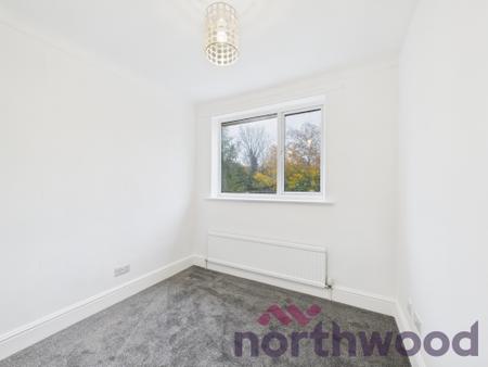 4 bedroom Detached house to let in Rugby Drive, Macclesfield, SK10