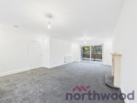 4 bedroom Detached house to let in Rugby Drive, Macclesfield, SK10
