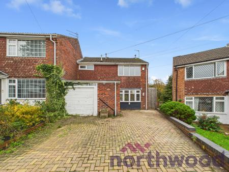 4 bedroom Detached house to let in Rugby Drive, Macclesfield, SK10
