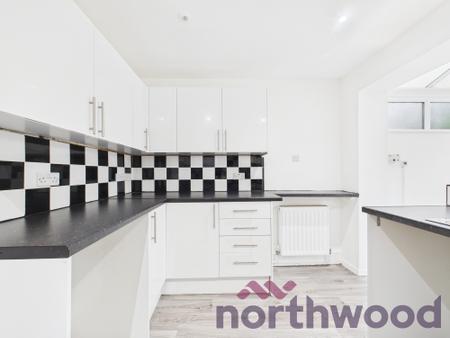 4 bedroom Detached house to let in Rugby Drive, Macclesfield, SK10