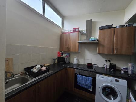 2 bedroom Flat to let in Weston Square, Macclesfield, SK11