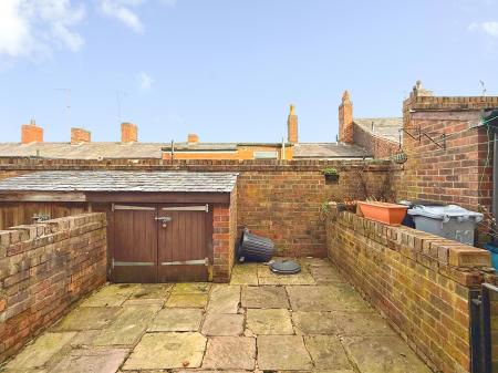 2 bedroom Terraced House to let in High Street, Macclesfield, SK11