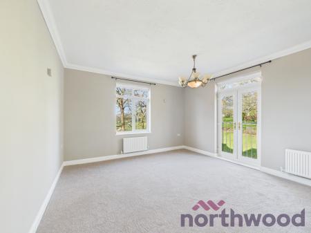 2 bedroom Flat to let in York Street, Macclesfield, SK10