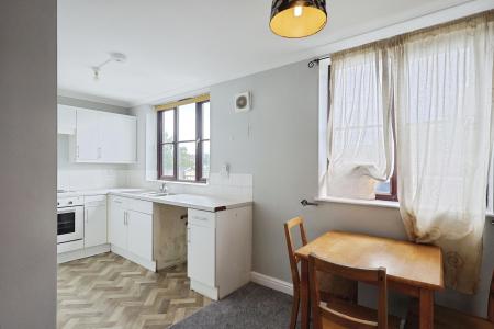 1 bedroom Flat to let in Stamford Court, Stamford Road, Macclesfield, SK11