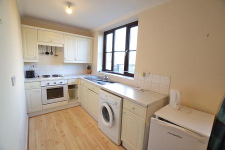 1 bedroom Flat to let in Stamford Court, Stamford Road, Macclesfield, SK11