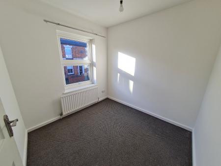 2 bedroom Terraced House to let in Mill Road, Macclesfield, SK11