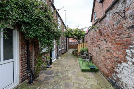 2 bedroom Terraced House to let in Old Meadow, Macclesfield, SK11
