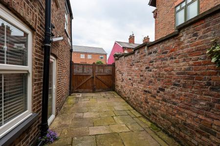 2 bedroom Terraced House to let in Old Meadow, Macclesfield, SK11