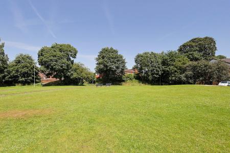 2 bedroom Flat to let in Westmorland Close, Macclesfield, SK10