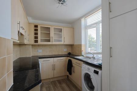 2 bedroom Flat to let in Westmorland Close, Macclesfield, SK10