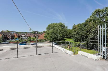 2 bedroom Flat to let in Westmorland Close, Macclesfield, SK10