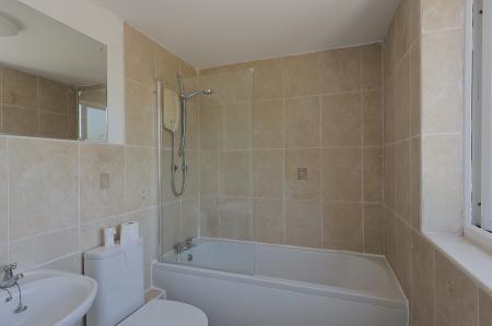 2 bedroom Flat to let in Westmorland Close, Macclesfield, SK10