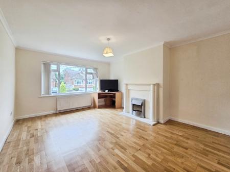 2 bedroom Flat to let in Larch Avenue, Macclesfield, SK11