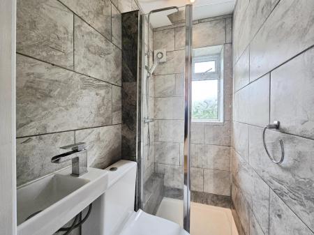 2 bedroom Flat to let in Larch Avenue, Macclesfield, SK11