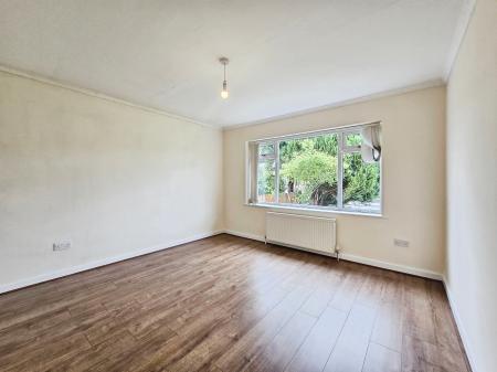 2 bedroom Flat to let in Larch Avenue, Macclesfield, SK11